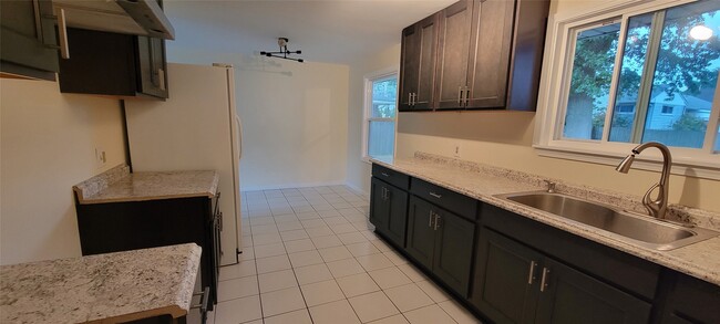 Photo - 2845 W 31st St