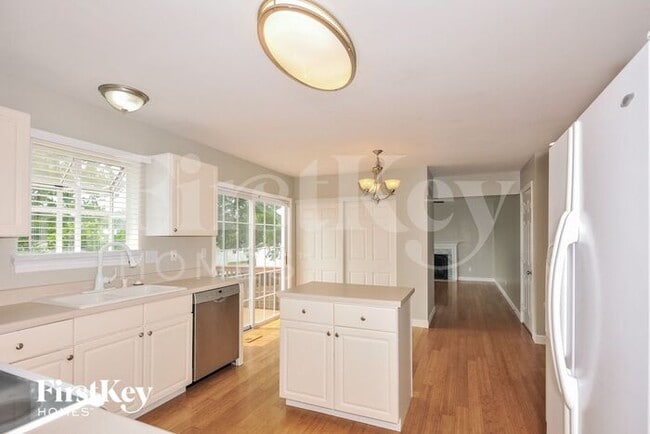 Photo - 124 Royallsprings Pkwy