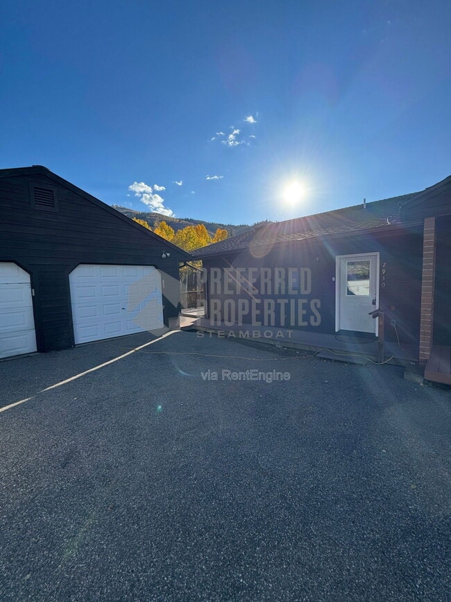 Photo - 2930 Alpenglow Way