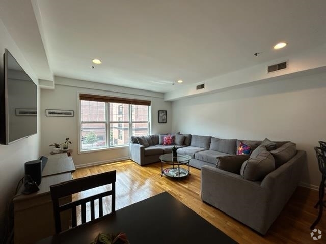 Building Photo - 1120 Clinton St Unit 3C Rental
