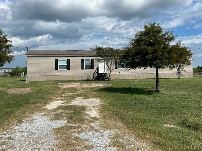 3B/2B Mobile Home Available in Lake Charles - 3B/2B Mobile Home Available in Lake Charles