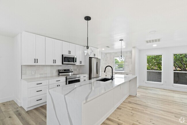 Building Photo - 15655 Regal Hill Cir Rental