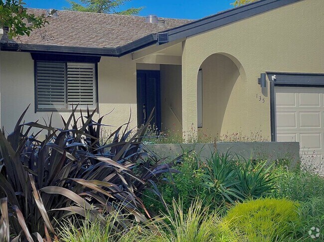 Building Photo - 135 Vineyard Cir Rental