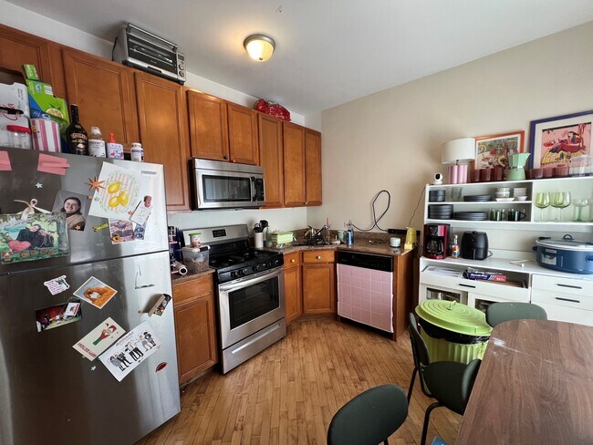 Kitchen - Greenleaf-Paulina Apartments