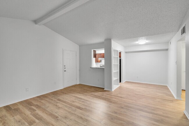 Photo - Covington Creek Apartment