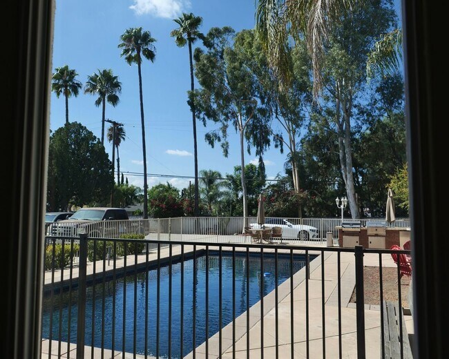 10916 Arleta Ave