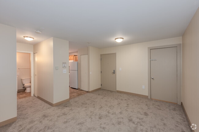 1BR, 1BA - 557SF - Dining Room/Kitchen - Oak Woods Apartments