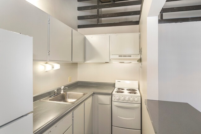 Remodeled with loft kitchen - Parkwood Place Apartments