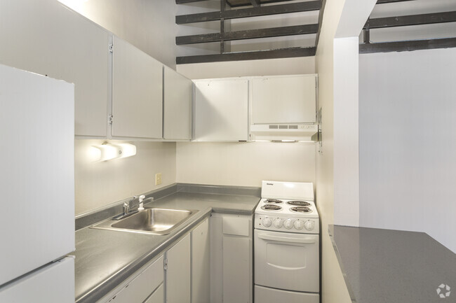 Remodeled with loft kitchen - Parkwood Place Rental