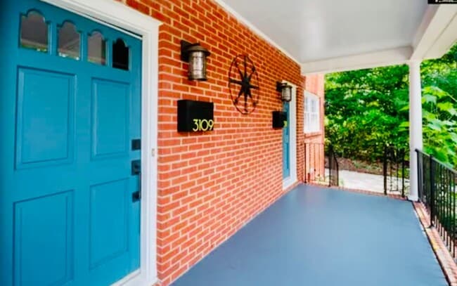 Building Photo - 2 Bedroom, 2 Bath within Walking Distance ... Rental