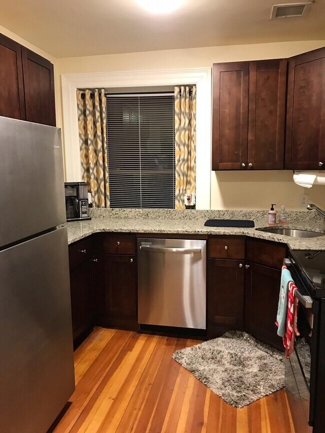 Photo - 1463 Beacon St
