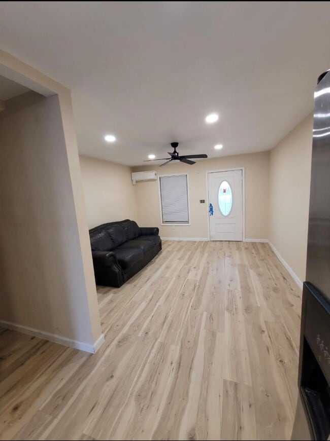 Photo - 401 Trichelle St