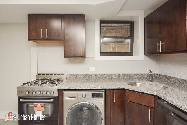 Photo - 421 W Belden Ave