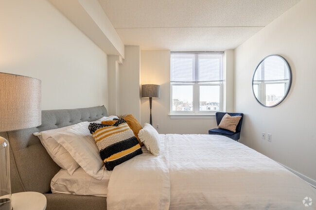 1BR, 1BA - 530SF - Bedroom