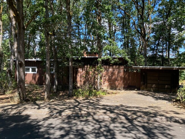 Photo - ALL UTILITIES INCLUDED! ~ 3 Bedroom 1 Bath