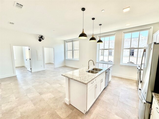 Building Photo - 2102 Mechanic St Unit 202