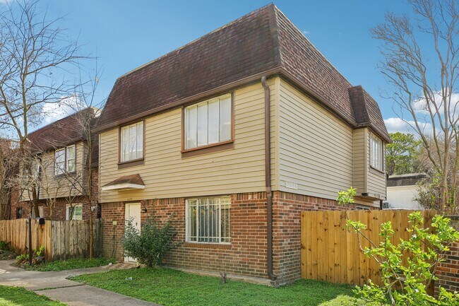 Photo - 8379 La Roche Ln