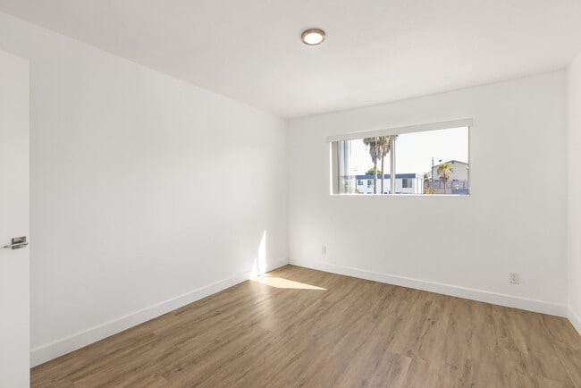 Photo - Mar at Laurel