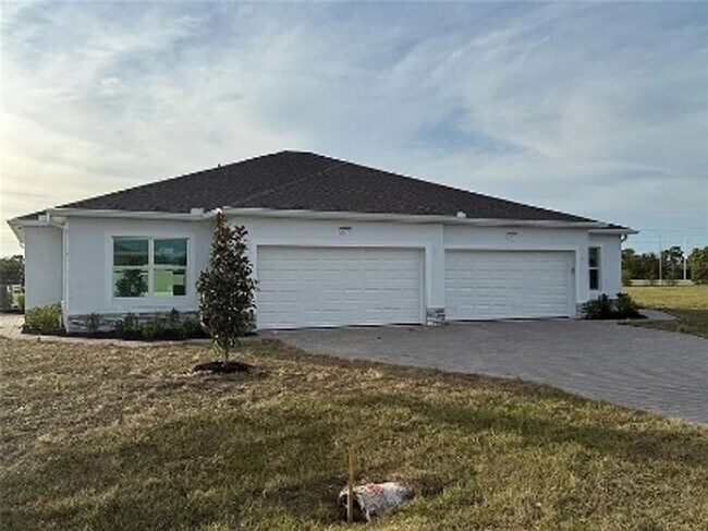 Building Photo - 16145 Badalona Dr