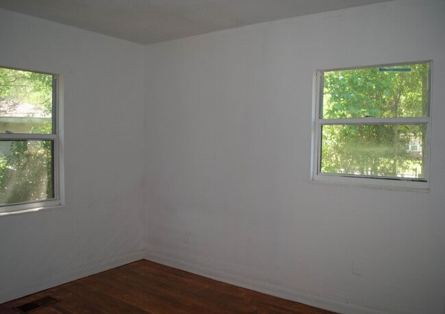 Photo - 700 Apache St