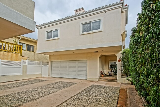 Photo - BEAUTIFUL, BRIGHT & AIRY 3BR2.5BA DETACHED TOWNHOME W/ LARGE 2-CAR GARAGE, WORKSHOP/BONUS ROOM, C...