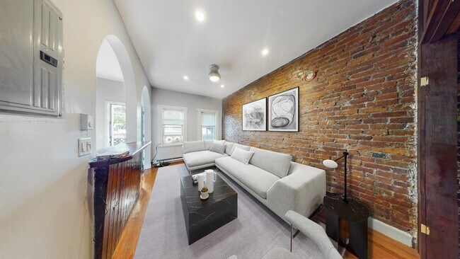 Photo - 4 Mark St Unidad #2