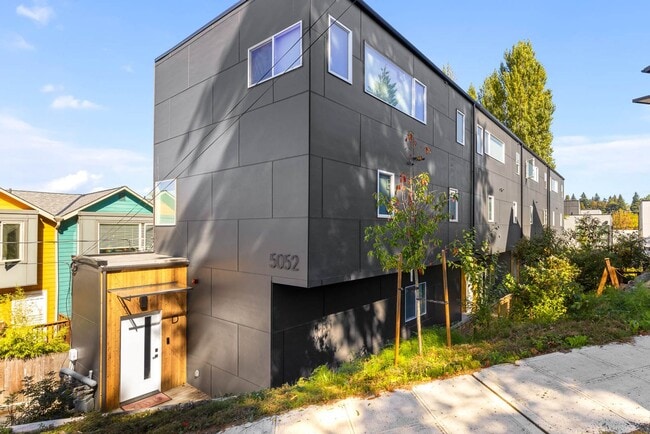 Building Photo - 5052 Renton Ave S Rental