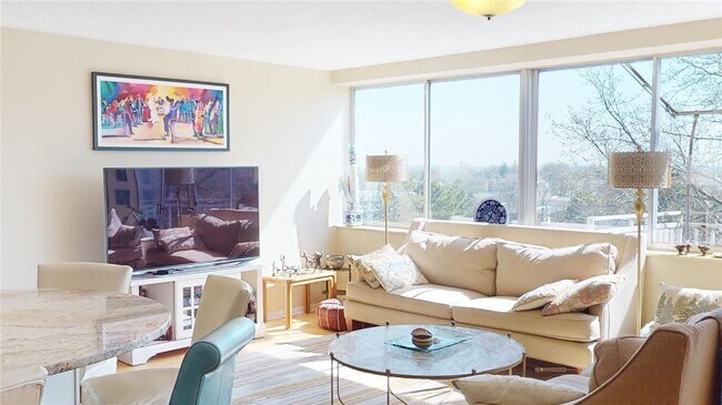 Photo - 1400 East Ave