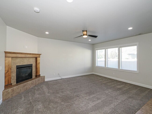 Photo - 1239 SilverCrest Dr