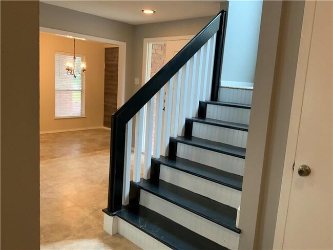 Photo - 614 Ellingham Dr