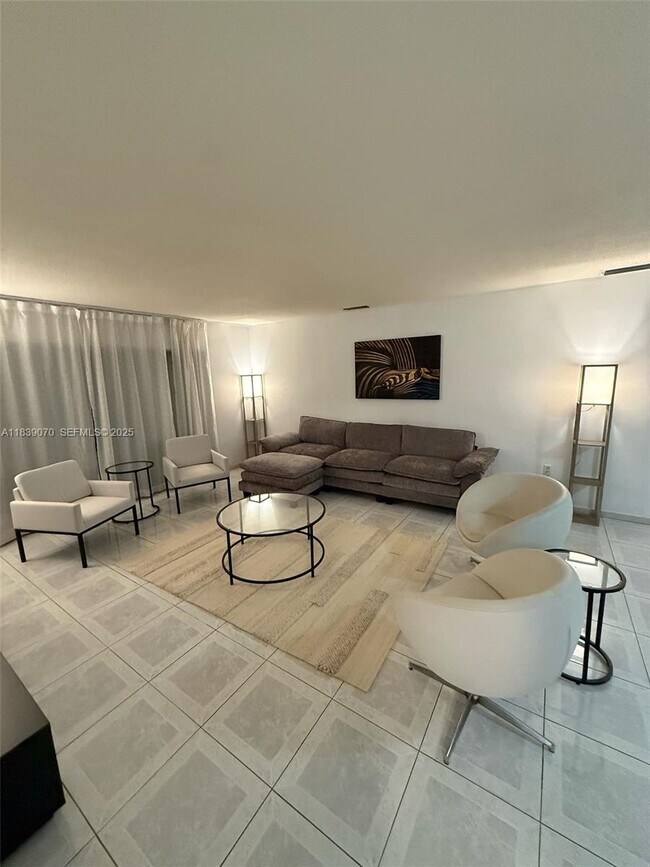 Photo - 301 186th St