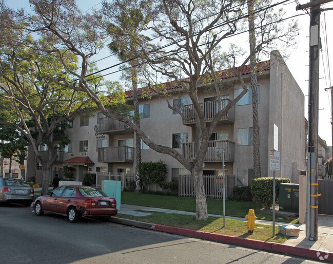 Bay Breeze Apartments For Rent in Gardena, CA