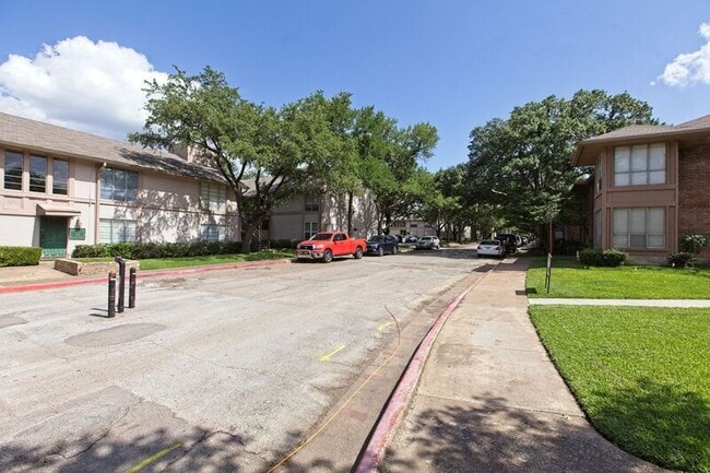 Photo - 10590 High Hollows Dr Unidad Apt 284