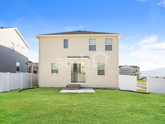 Photo - 1323 W Mahogany St