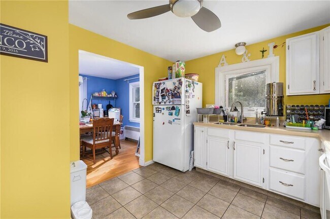 Photo - 61 School St