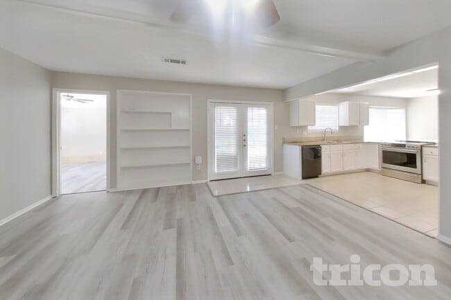 Photo - 3815 Regency Dr