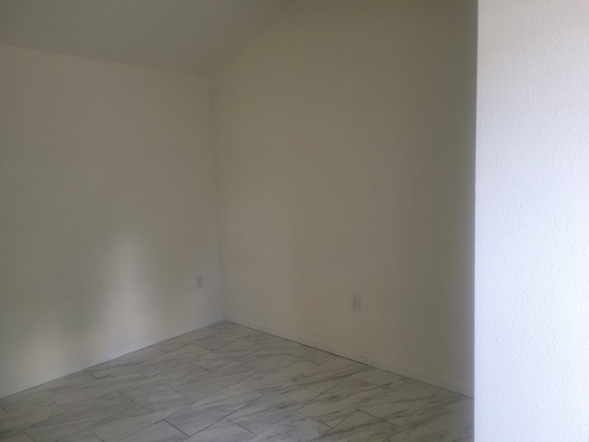 Photo - 16185 MS-603