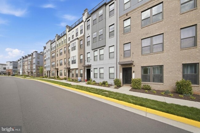 Building Photo - 20354 Newfoundland Sq