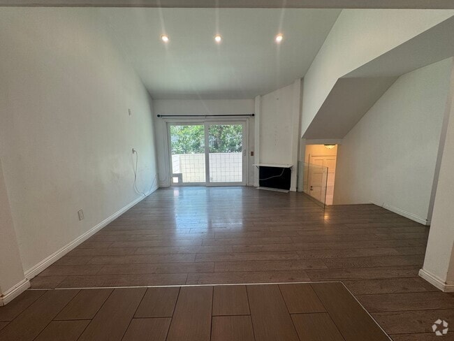 Building Photo - 590 W Huntington Dr Unit 1 Rental