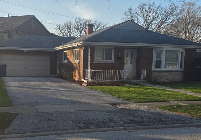 Building Photo - 4116 W 109th St Unit 1