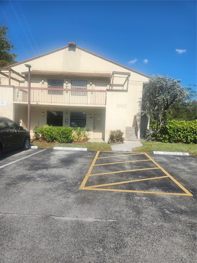 Building Photo - 455 NW 210th St Unit 204 Rental
