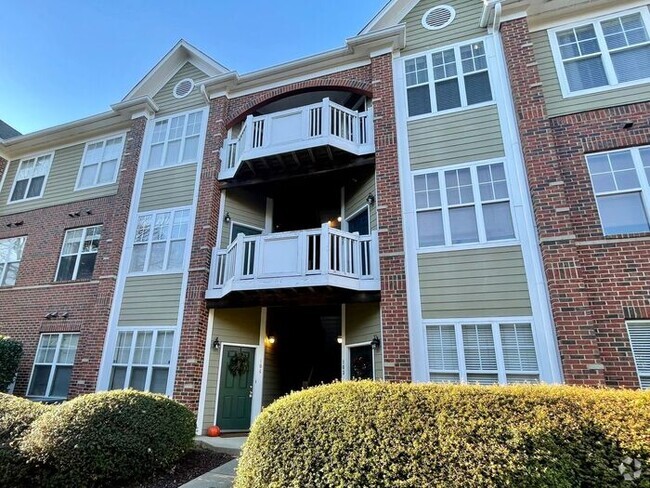 Building Photo - Immaculate 2BD/2BA Condo in Crown View