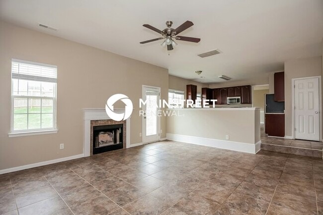Photo - 4 Bedroom Pet-Friendly Home in Charlotte, NC with Main Street Renewal
