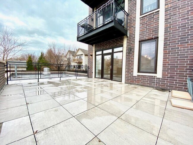 Photo - 2 bedroom in Chicago IL 60654 Unidad 102