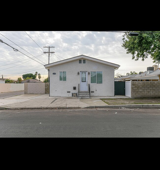 Photo - 12120 Cantara St House