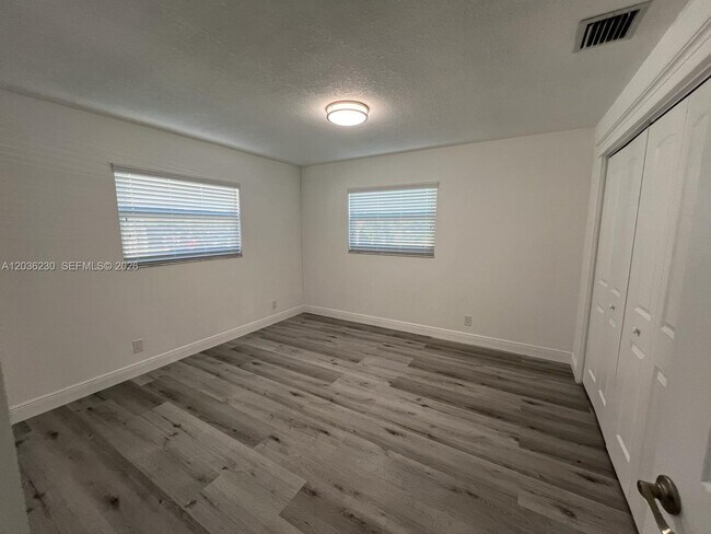 Photo - 3421 NE 5th Ave Unidad C