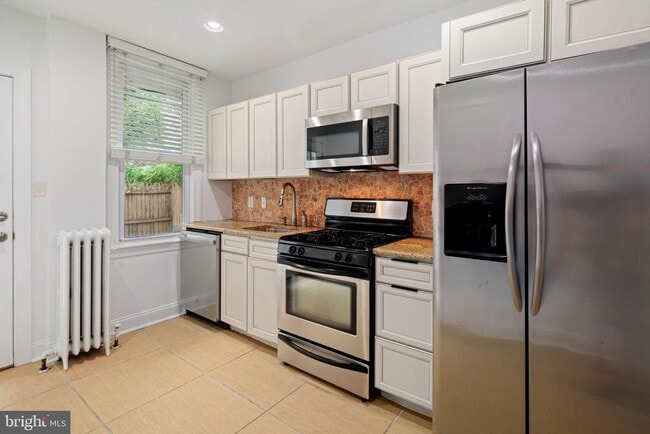 Photo - 3881 Manor St