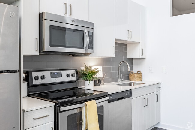 Studio, 1BA - 607SF Kitchen