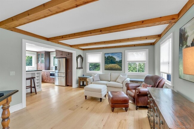 Photo - 345 Colonial Rd