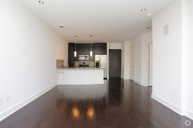 1BR, 1BA - 750 SF
